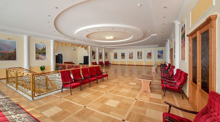 Танцевальный зал в санатории Кругозор Кисловодск