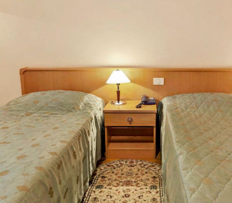 Спальные места в 2 местном 1 комнатном Комфорте с балконом санатория Долина Нарзанов в Кисловодске