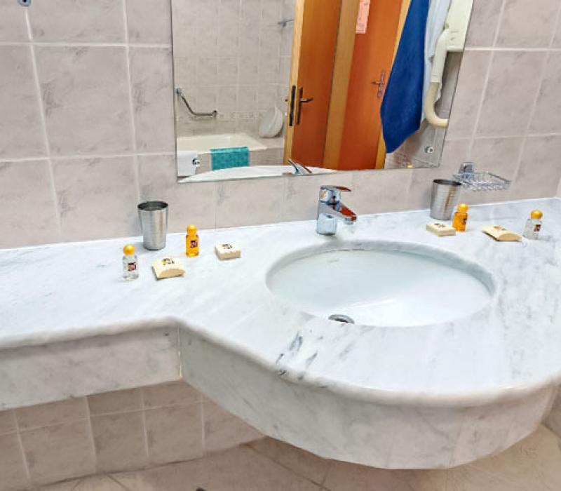 Раковина для умывания в ванной комнате 2 местного 1 комнатного Стандарта без балкона в санатории Долина Нарзанов. Кисловодск