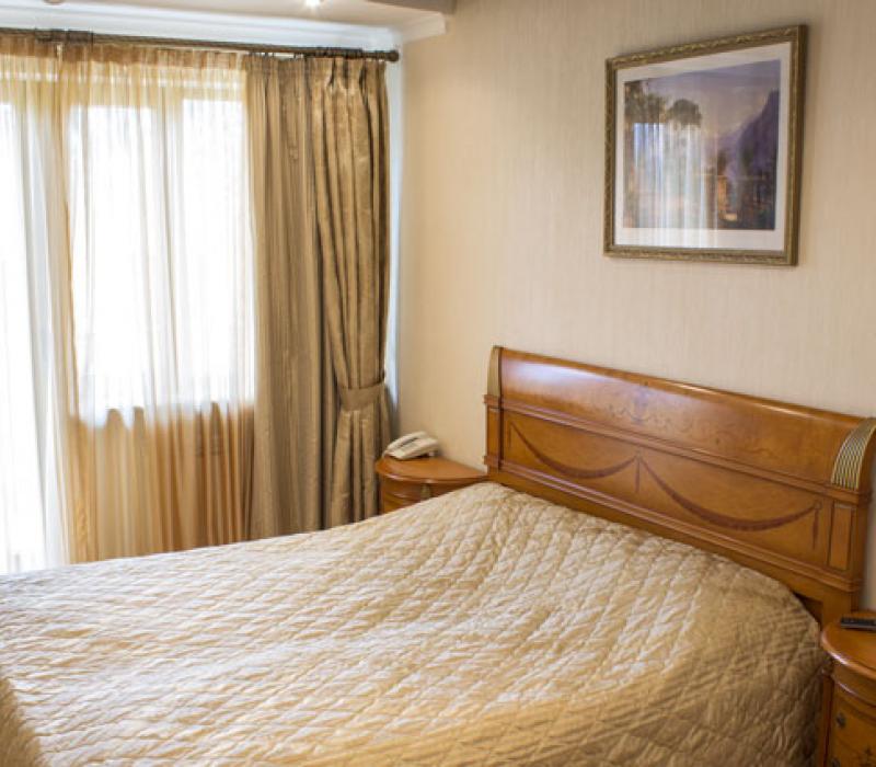 Спальня в номере 2 местные 2 комнатные Апартаменты санатория Целебный Нарзан в Кисловодске