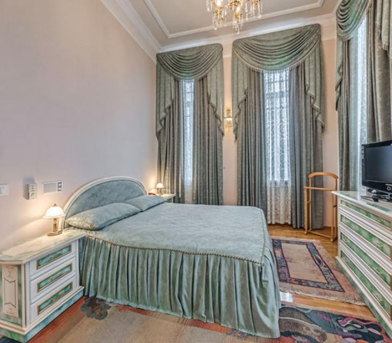 Спальня в 2 местных 2 комнатных Апартаментах, VIP-корпус «Белая Вилла» № 101,201,202 санатория Долина Нарзанов Кисловодска