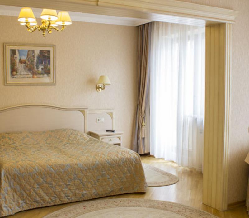 Спальня в 2 местном 2 комнатном Люксе санатория Целебный Нарзан в Кисловодске