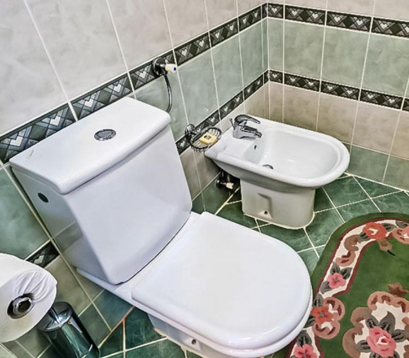 Оснащение ванной комнаты в 2 местных 2 комнатных Апартаментах, VIP-корпус «Белая Вилла» № 103,203 санатория Долина Нарзанов в Кисловодске