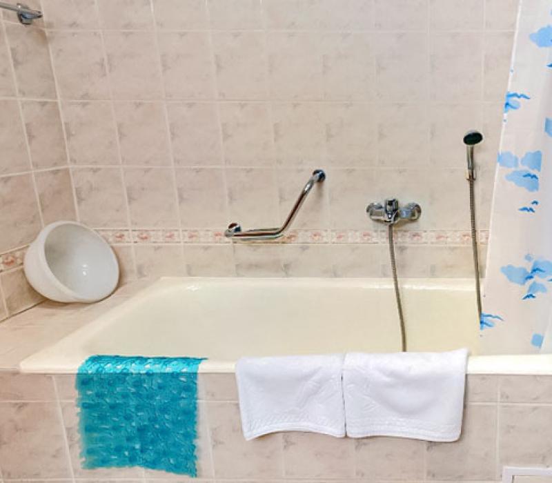 Ванная комната в 2 местном 1 комнатном Стандарте без балкона в санатории Долина Нарзанов Кисловодска
