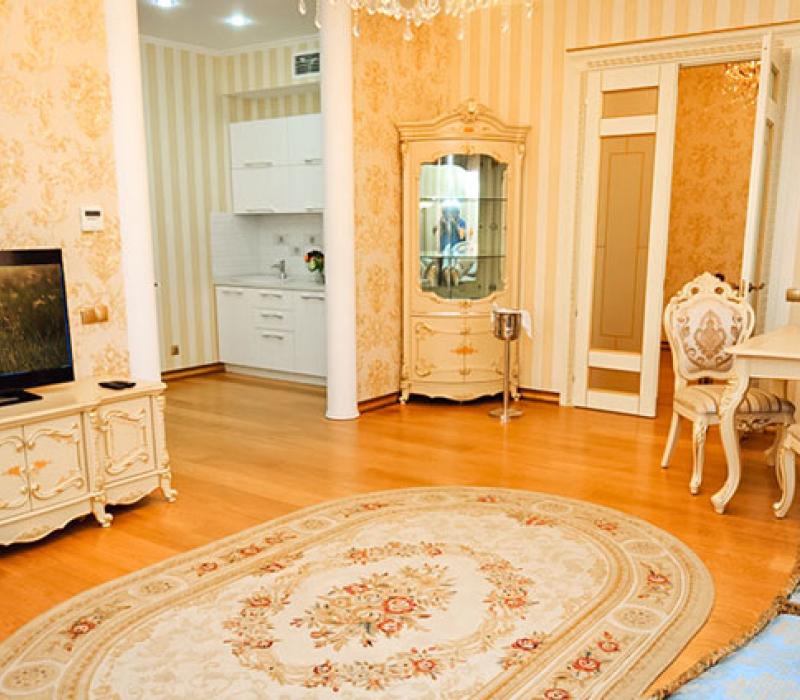 Оснащение гостиной в 2 местном 3 комнатном Золотом Люксе санатория Целебный Нарзан в Кисловодске