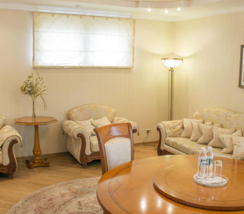 Зона отдыха в гостиной 2 местных 2 комнатных Апартаментов в санатории Целебный Нарзан. Кисловодск