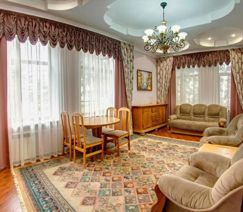 Гостиная в номере 2 местный 3 комнатный Сюит, Корпус 1 санатория Горького в Кисловодске