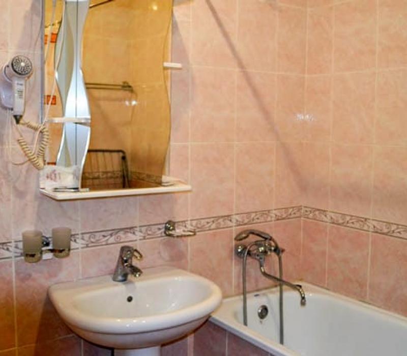 Ванная комната в 1 местном 1 комнатном Стандарте с балконом санатория Родник в Кисловодске