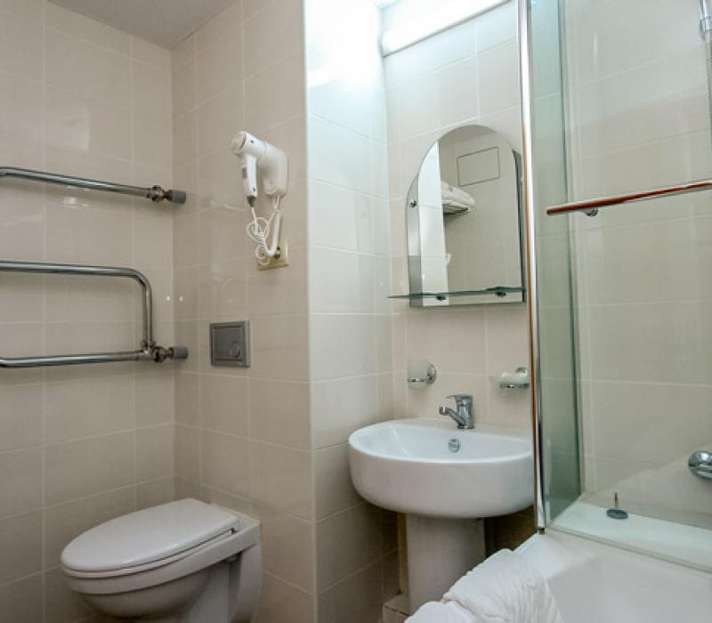 Совмещенный санузел с ванной в 2 местном 1 комнатном Улучшенном санатория Родник в Кисловодске