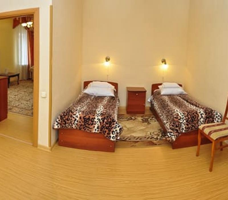 Спальня в 2 местном 2 комнатном Люксе, Корпус №1 «Центральный» санатория Нарзан в Кисловодске