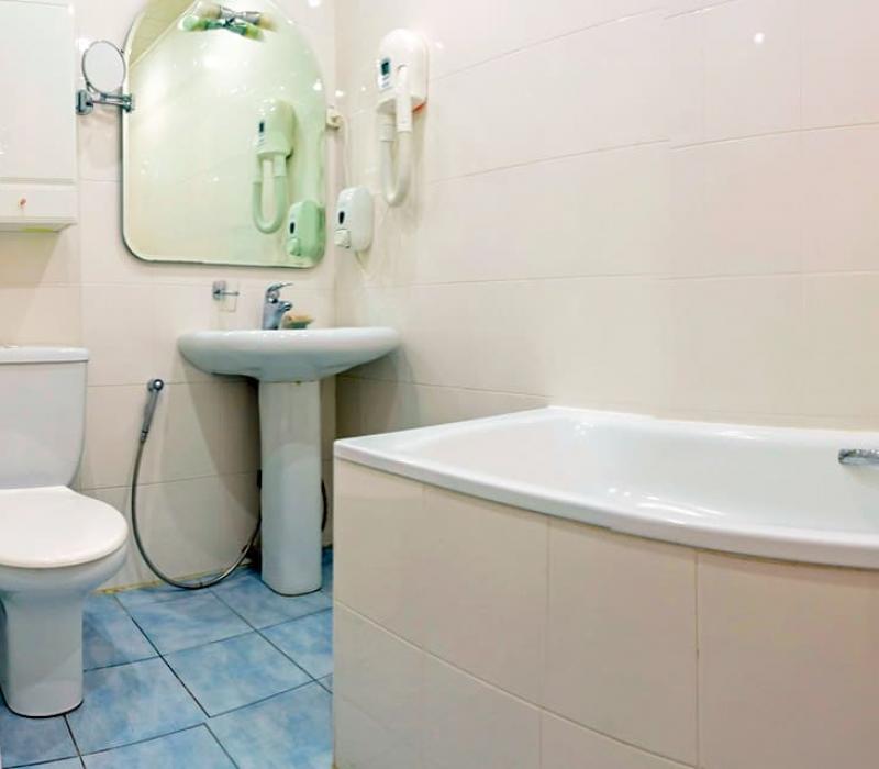 Ванная комната 2 местного 2 комнатного Люкса в санатории Вилла Арнест. Кисловодск