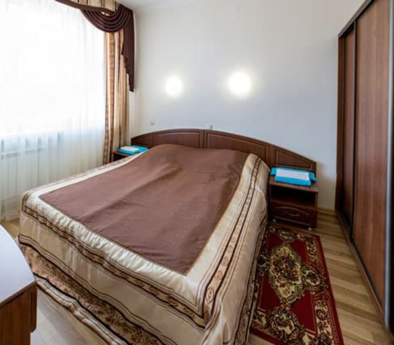 Спальня 2 местного 2 комнатного номера Люкс повышенной комфортности, Корпус 3 в санатории Узбекистан Кисловодска