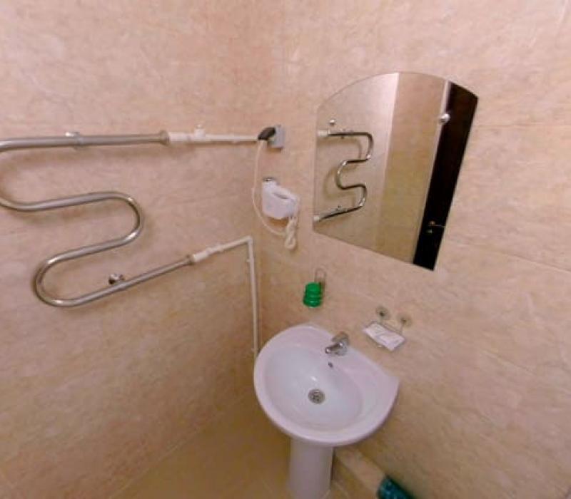 Ванная комната в 1 местном 1 комнатном Джуниор сюит (№ 24,34,44,54,64,73,83,94), Корпус 1 санатория Узбекистан. Кисловодск