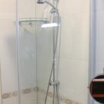 Совмещенный санузел с душем в 2 местном 1 комнатном Стандарте в санатории Целебный Нарзан. Кисловодск