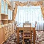Кухонная зона в 2 местном 3 комнатном Люксе с балконом в санатории Родник Кисловодска