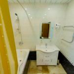 Ванная комната в 2 местном 3 комнатном Люксе (№ 71,81), Корпус 1 санатория Узбекистан в Кисловодске