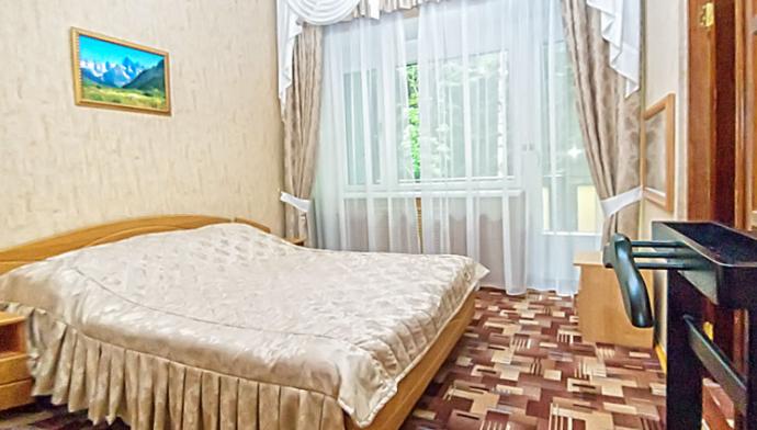 2 местного 3 комнатного Люкс с балконом санатория Родник в Кисловодске