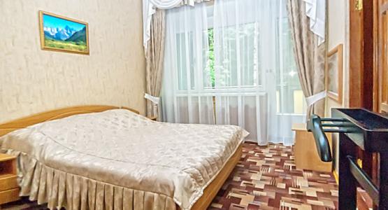 2 местного 3 комнатного Люкс с балконом санатория Родник в Кисловодске